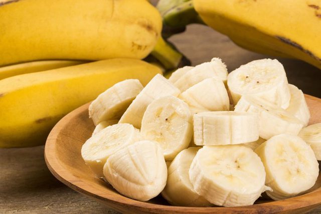Pse nuk duhet të konsumoni në asnjë mënyrë banane me stomakun bosh