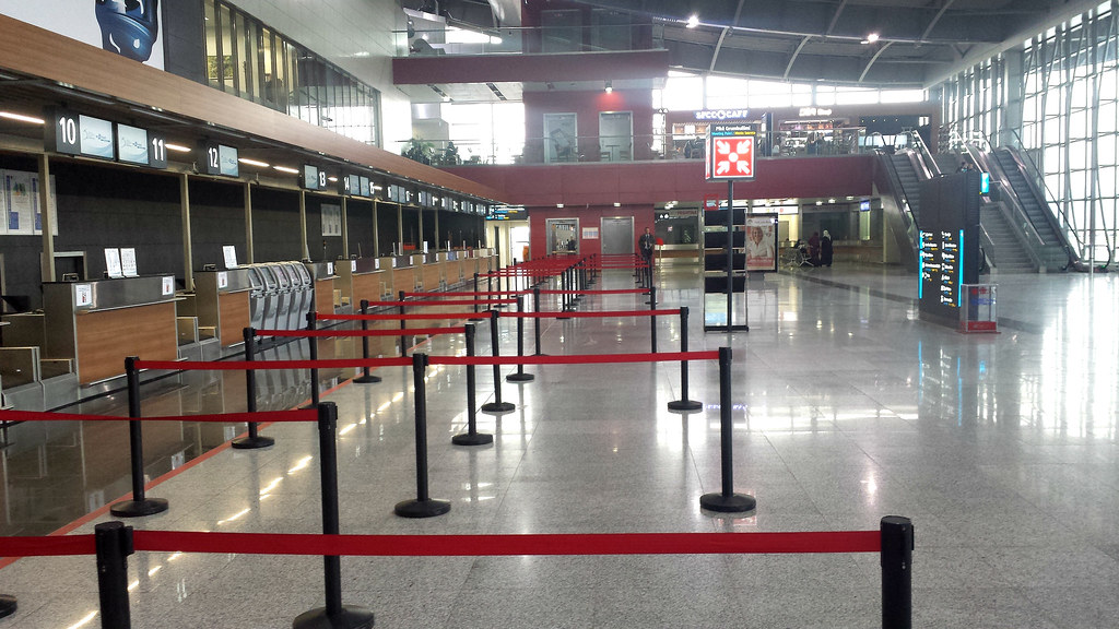 Policia identifikon tri lejeqëndrimi të falsifikuara në Aeroport