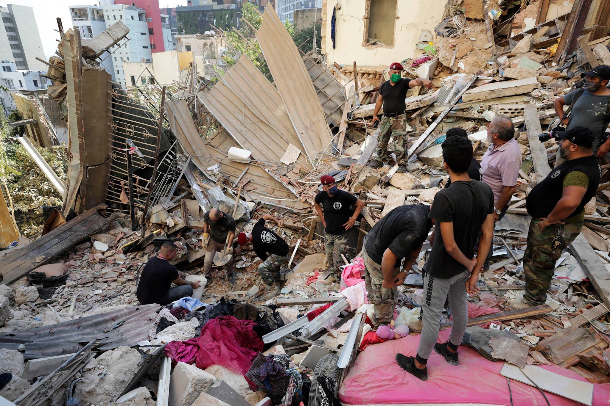 Shpërthimi në Bejrut ka shkatërruar shtëpi deri në tre kilometra (VIDEO)