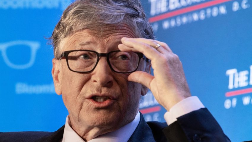 Bill Gates tregon arsyen pse përdor një telefon Android dhe jo Apple