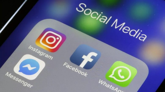Facebook dhe Instagram fshijnë faqe dhe grupe që nxisin urrejtje, racizëm e konspiracione