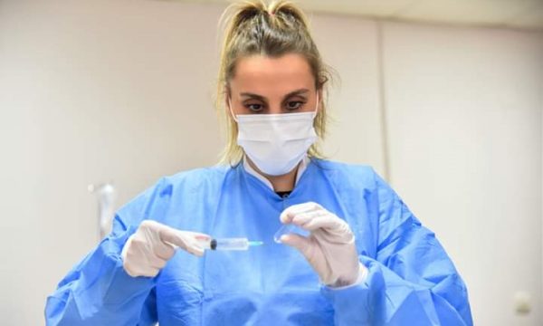 Mjekja shqiptare në Gjermani: Ja pse po rritet numri i të infektuarve në Kosovë e Shqipëri