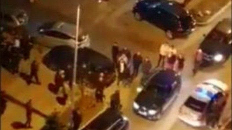 Rrahje masive mes pesë personave në Pejë, policia i arreston të gjithë