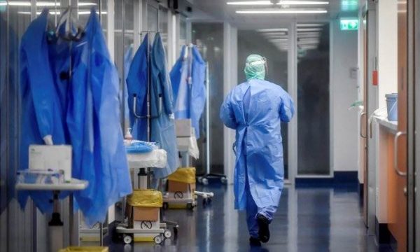 Vdes nga koronavirusi pacienti nga Fushë Kosova