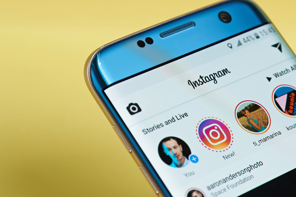 Facebook akuzohet se “po i vëzhgon” përdoruesit e Instagram-it përmes kamerave