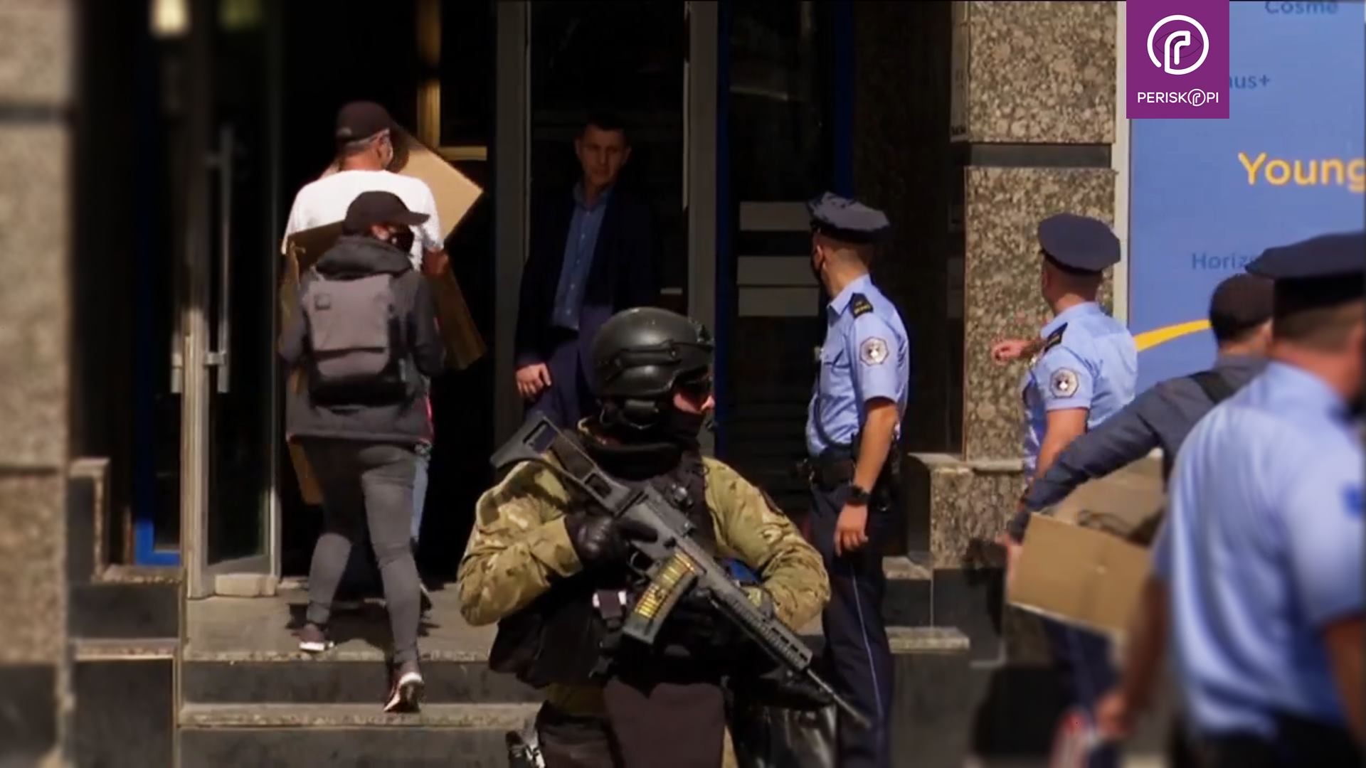 Policia i largon mediat nga dyert e zyrës së veteranëve
