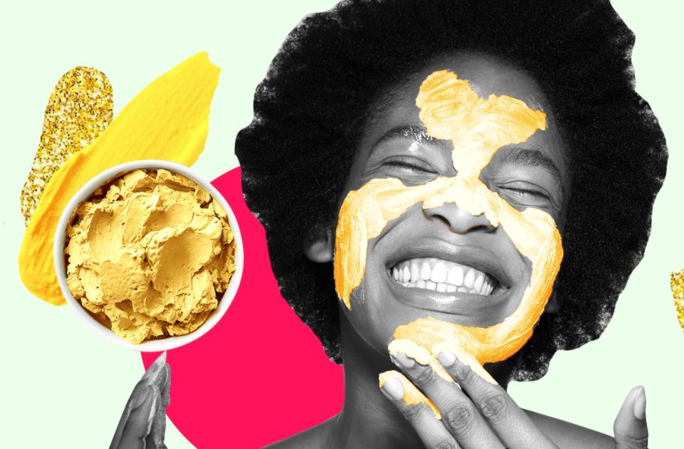 Maska e artë nga kurkuma eliminon njollat dhe piklat