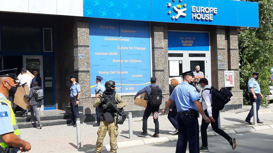 Hetues shtesë shkojnë në zyrat e veteranëve, EULEX-i merr paketa të veçanta në rast se gjejnë dosje për t’i marrë me vete