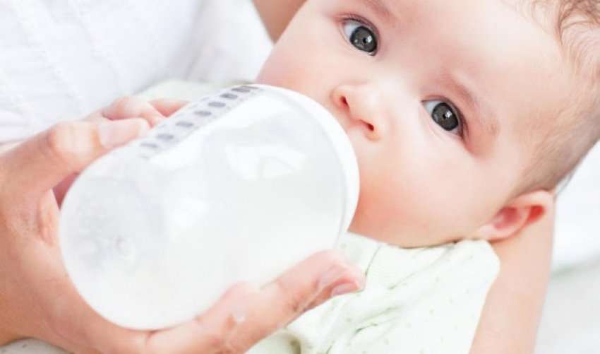 Mos i sterilizoni shishet e foshnjave me ujë të nxehtë