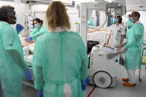 Në rast fluksi, Zvicra nuk do të pranojë nëpër spitale pacientët mbi 85-vjeç