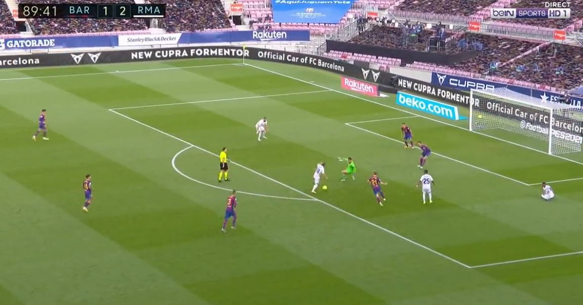 Mënyra se si e poshtëron Modric portierin dhe mbrojtjen e Barcës para se të shënojë, është thjesht brutale