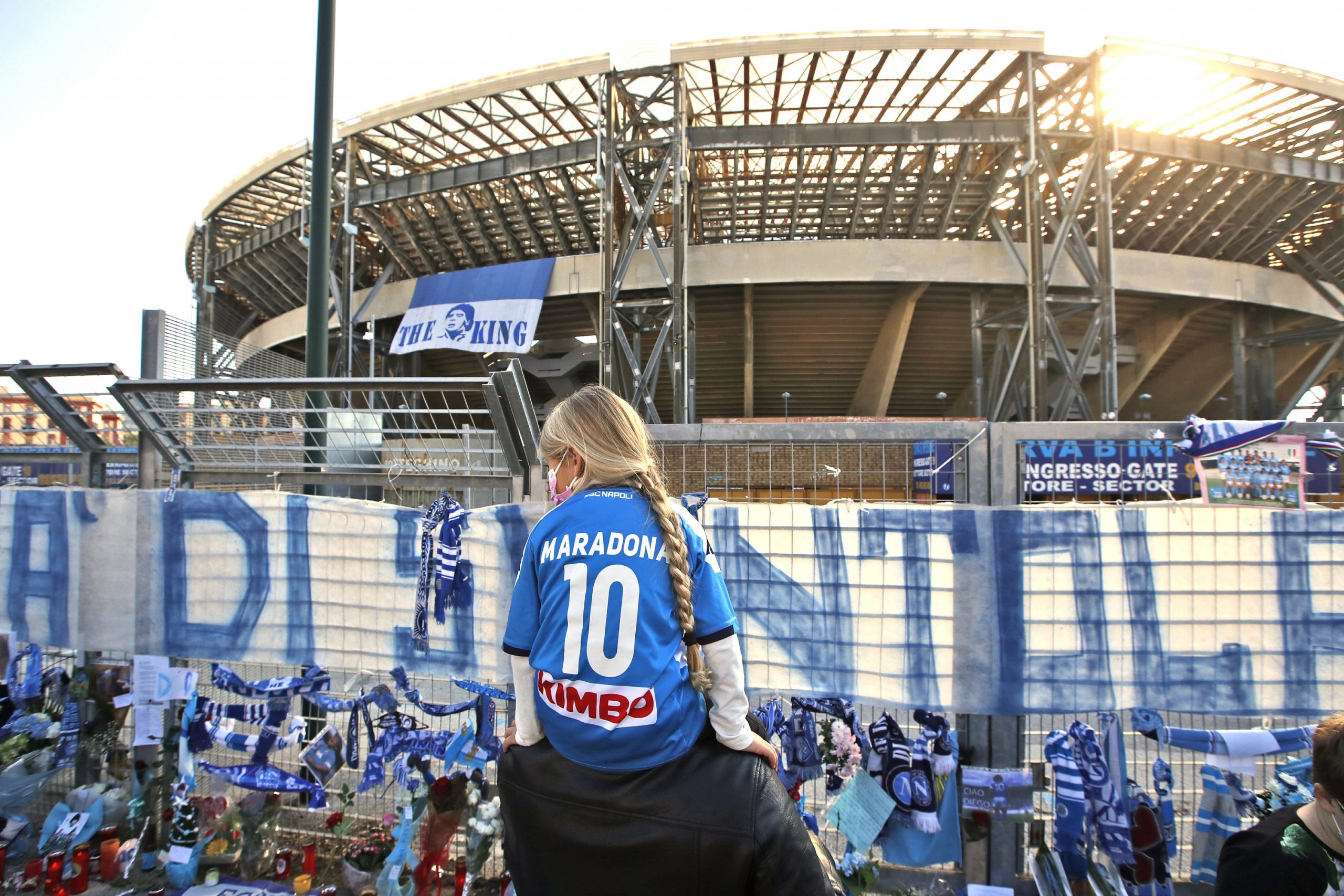 Zyrtare: Napoli emëron stadiumin në ‘Diego Armando Maradona’