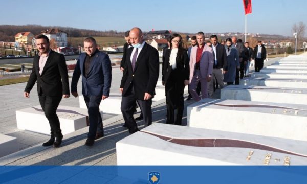 Ministrja Meliza Haradinaj e quan “ushtrinë si garancën më të fortë të shtetit”