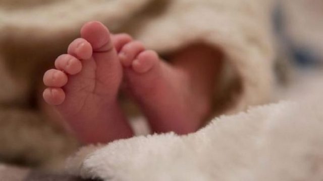 E tmerrshme: Shqiptari detyron gruan të abortojë pasi donte djalë, e ajo priste vajzën e katërt