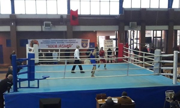 Shteti që s’e njeh pavarësinë e Kosovës po merr pjesë në turneun e boksit “Adem Jashari”