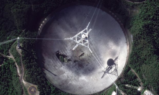Radio-teleskopi gjigant kollapson në Puerto Rico prej 120 metrash