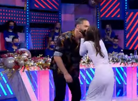 Atdheu dhe Ana shkëmbyen puthjen e parë?