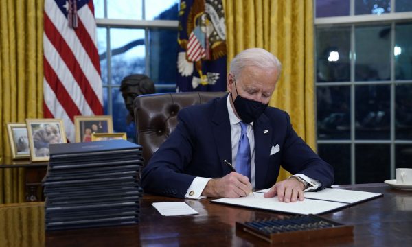 Joe Biden nënshkruan vendime të reja për klimën dhe mjedisin
