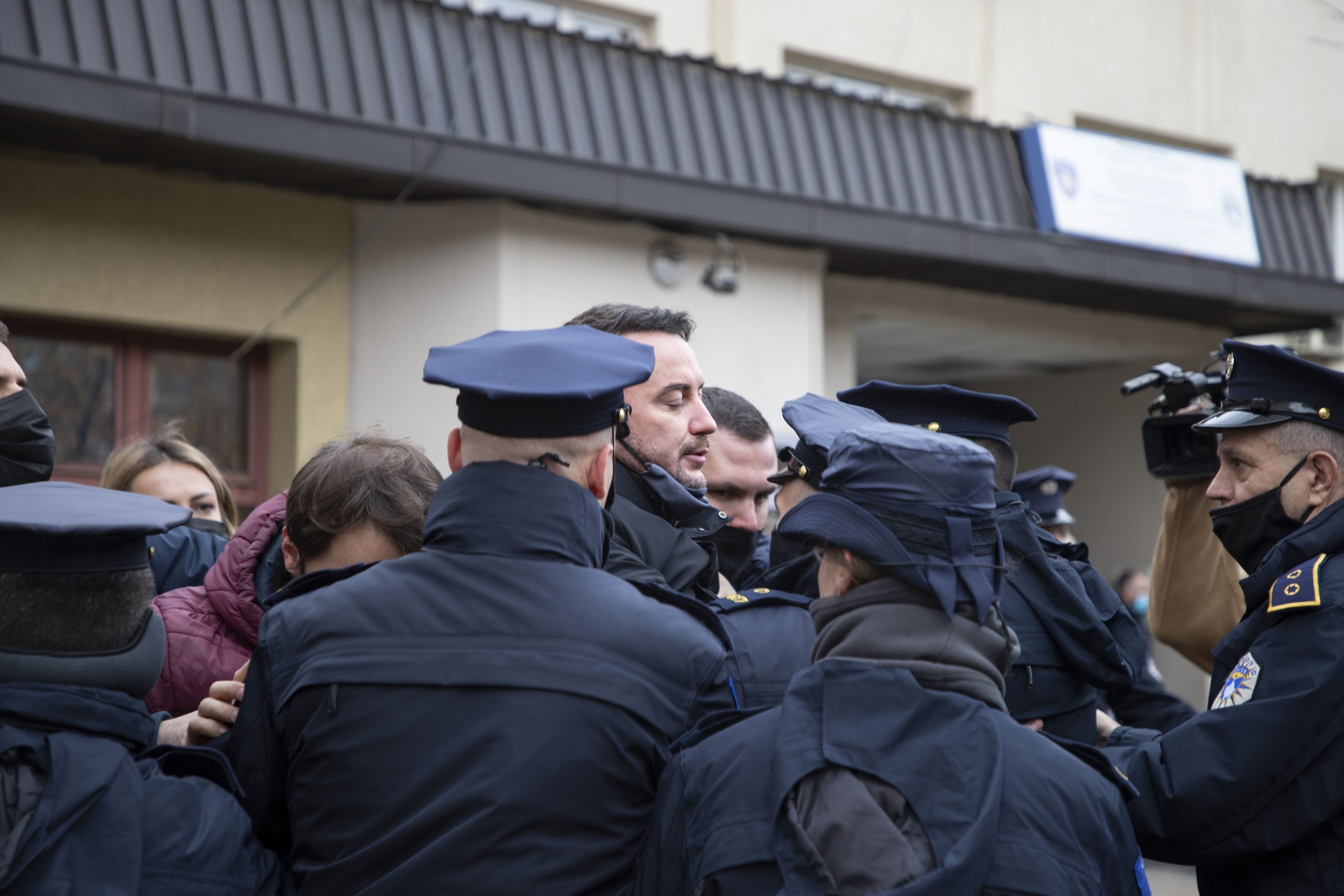 Arrestimi i zyrtarëve të PSD së gjatë aksionit simbolik