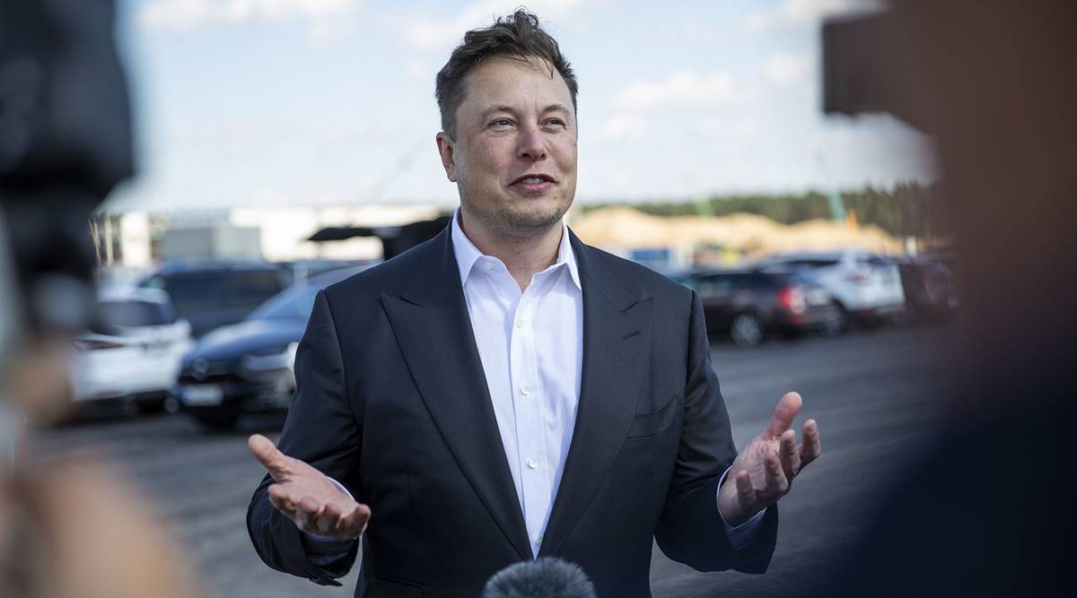 Elon Musk shet 5 miliardë dollarë aksione, pas sondazhit në Twitter