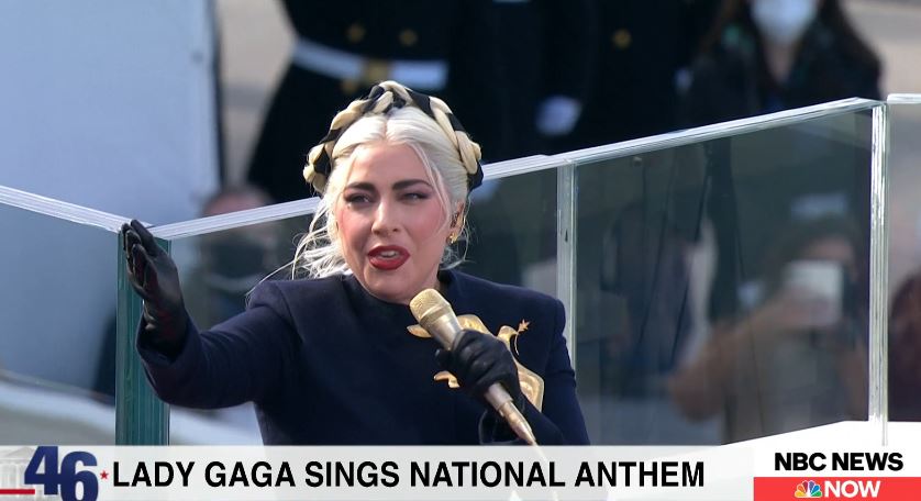Lady Gaga performon himnin kombëtar në inagurimin e Biden