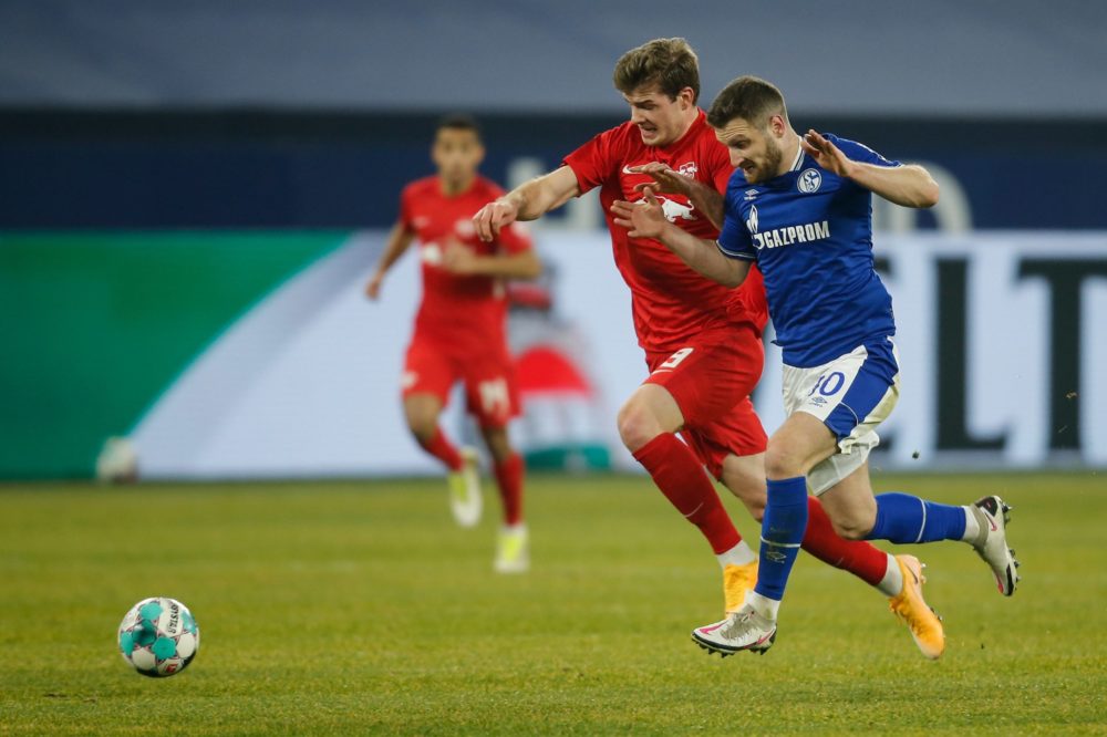 Tmerri i Mustafit vazhdon edhe te Schalke, trajneri e kritikon hapur: Nuk jam i kënaqur me paraqitjen e tij