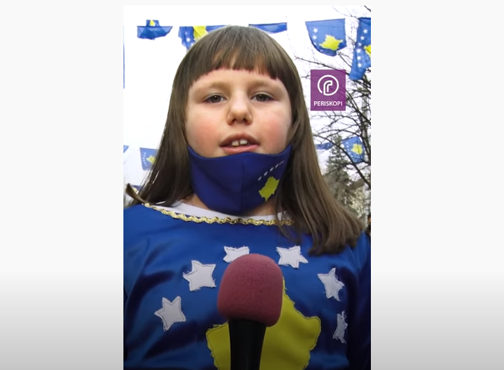 Vogëlushja emocionon me poezinë për 13-vjetorin e pavarësisë
