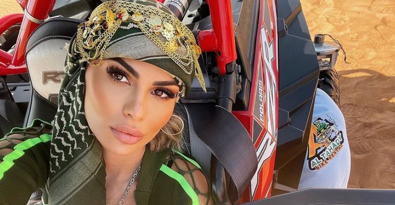 Luana vazhdon argëtimin në Dubai, viziton edhe shkretëtirën