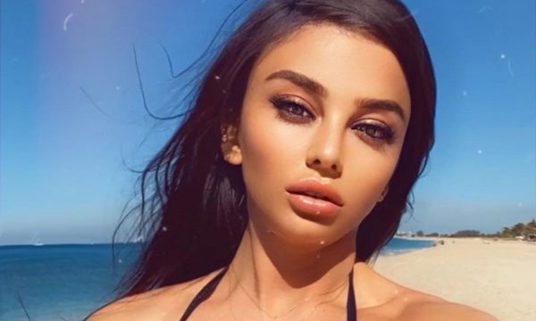 Vildanja bëhet edhe këngëtare, pozon me bikine me ngjyra si flamuri i Kosovës