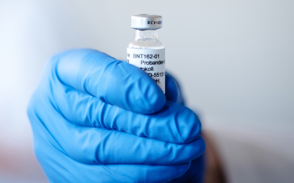 Studim: Vaksina Pfizer mund të jetë më pak efektive tek njerëzit me mbipeshë