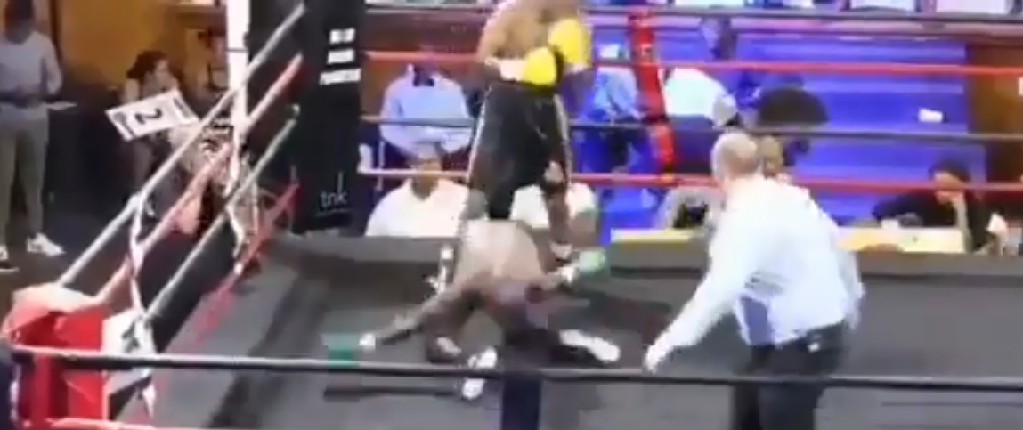 ‘Nokaut që të bën të vjellësh’: Goditja monstruoze në Afrikën e Jugut për pak e ndan në dysh boksierin