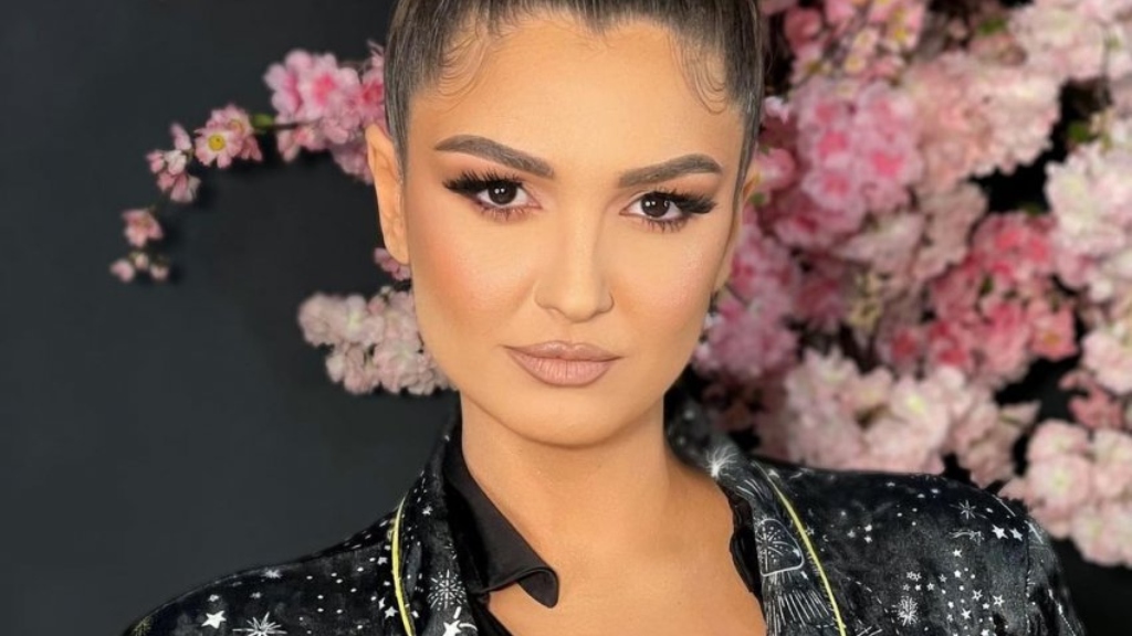 “8 Marsin tjetër e hëngsh në dhe”, kështu i drejtohet ndjekësja autores së “Përputhen”