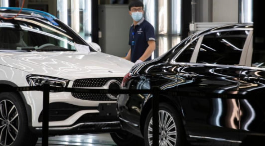 Mercedes tërheq 2.6 milionë makina nga Kina