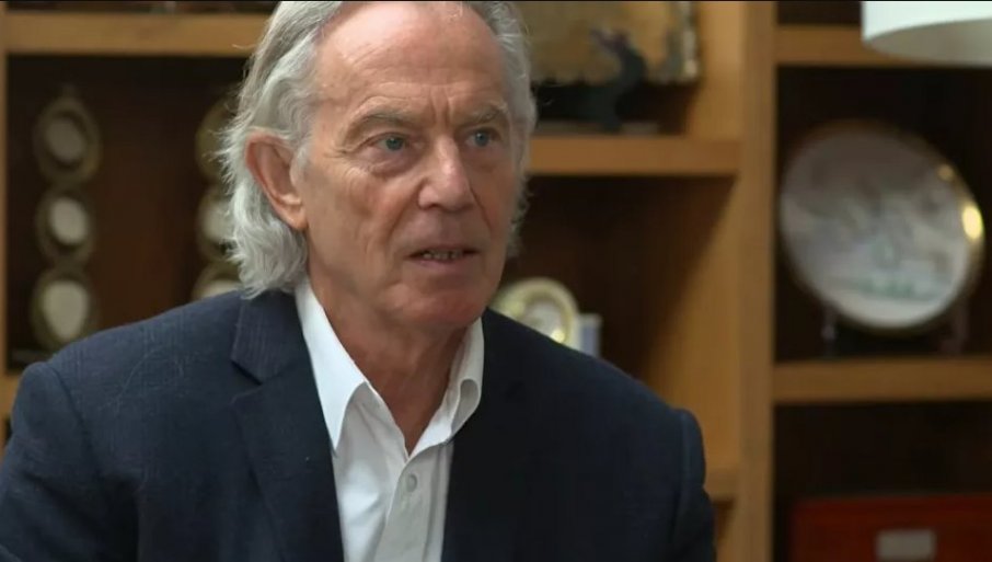 Tony Blair me frizurë të re