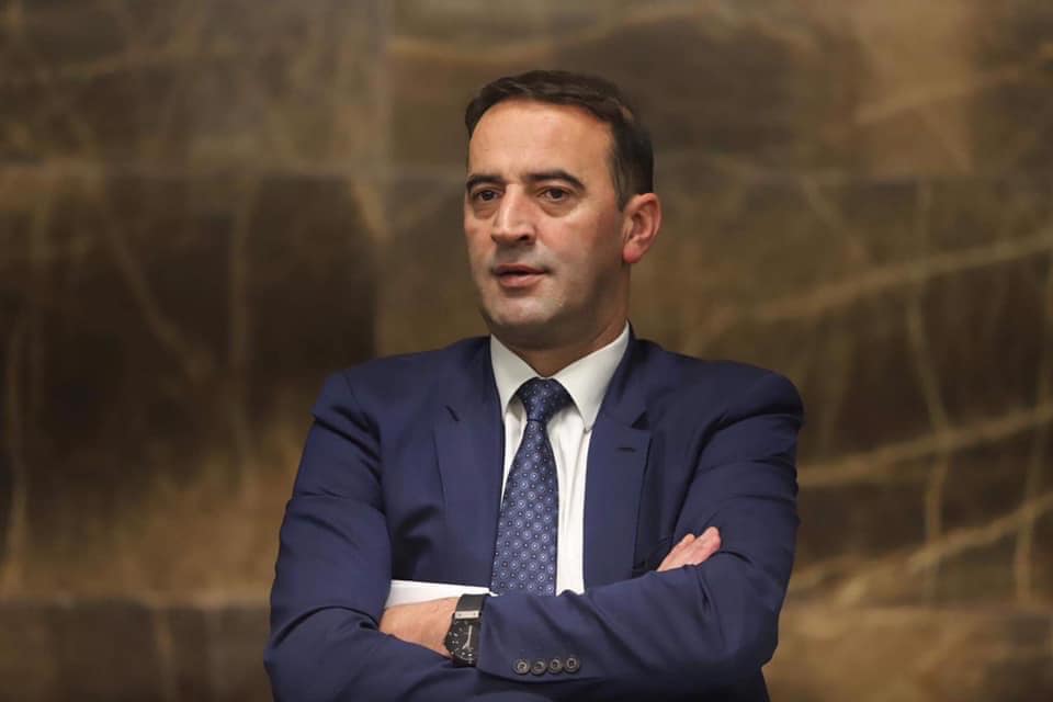 Daut Haradinaj jep dorëheqje nga pozita e asamblistit në Prishtinë