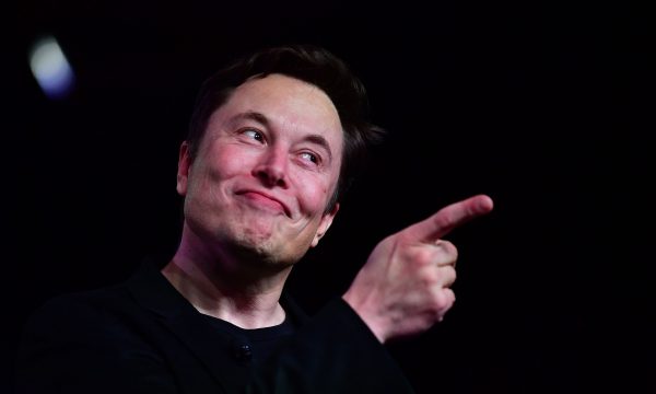 Elon Musk dëshiron të vendosë çipa te njerëzit që nga viti 2022 – por për çfarë do të shërbejnë?