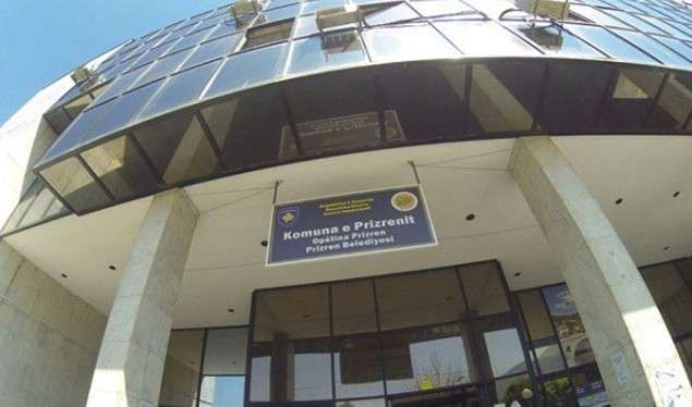 Komuna e Prizrenit nuk përfill vendimin e OShP-së, shpall fituese të tenderit kompaninë e njëjtë