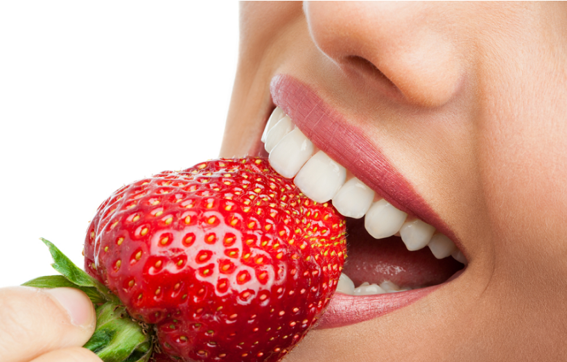 Ushqimet që përmirësojnë shëndetin oral