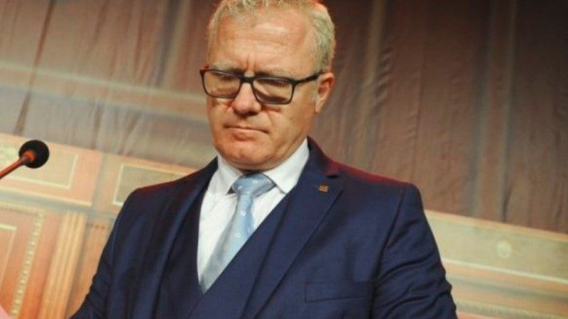 Ish këshilltari i Kurtit ngrit lart kulturën Osmane për homoseksualët: Shumë sulltanë mbanin afër “dylbera”