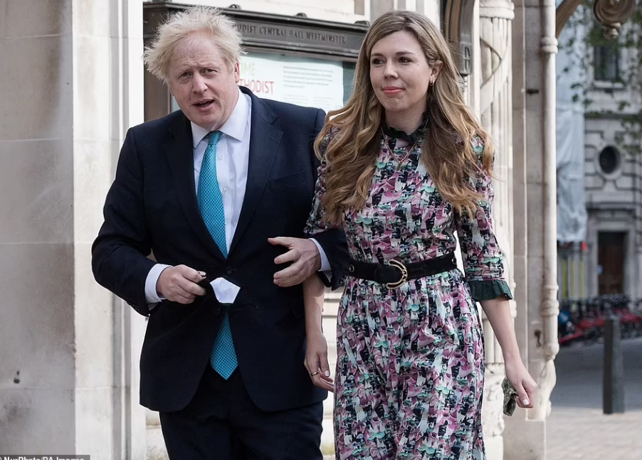 Kryeministri britanik martohet me partneren 23 vjet më të re