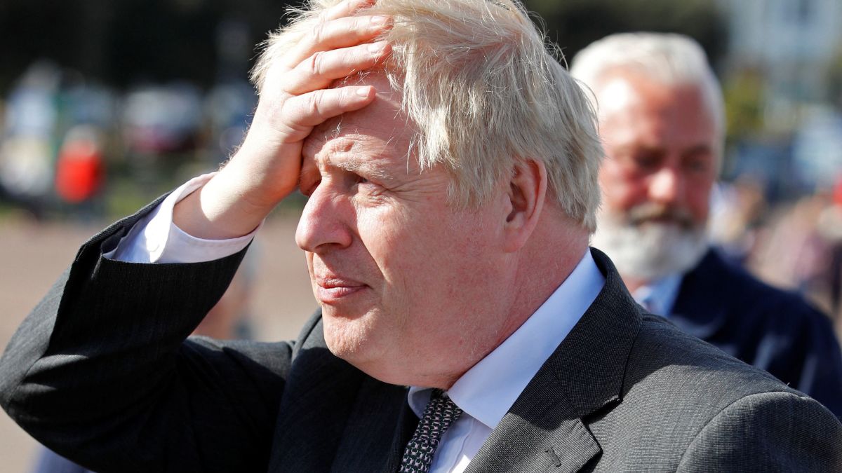 Shtohen thirrjet për dorëheqje ndaj kryeministrit britanik, Johnson i injoron