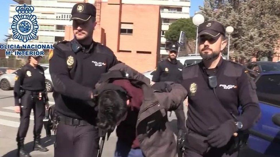 Dënohet spanjolli: E vrau dhe e hëngri nënën e tij bashkë me qenin – tha se po kalonte episod psikotik