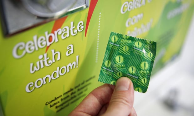 Organizatorët e Olimpiadës ndalojnë seksin për atletët edhe pse i morën 160 mijë kondomë për t’i dhuruar falas
