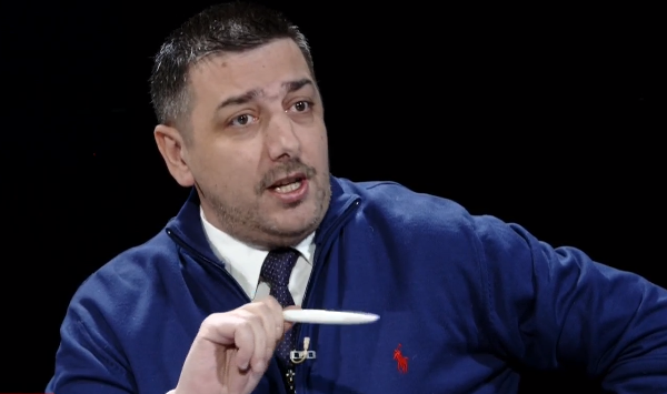 ‘Shpend Ahmeti s’guxojke prej VV’së me stolisë Prishtinën për Vit të Ri, donin t’i ruanin votat islamike’
