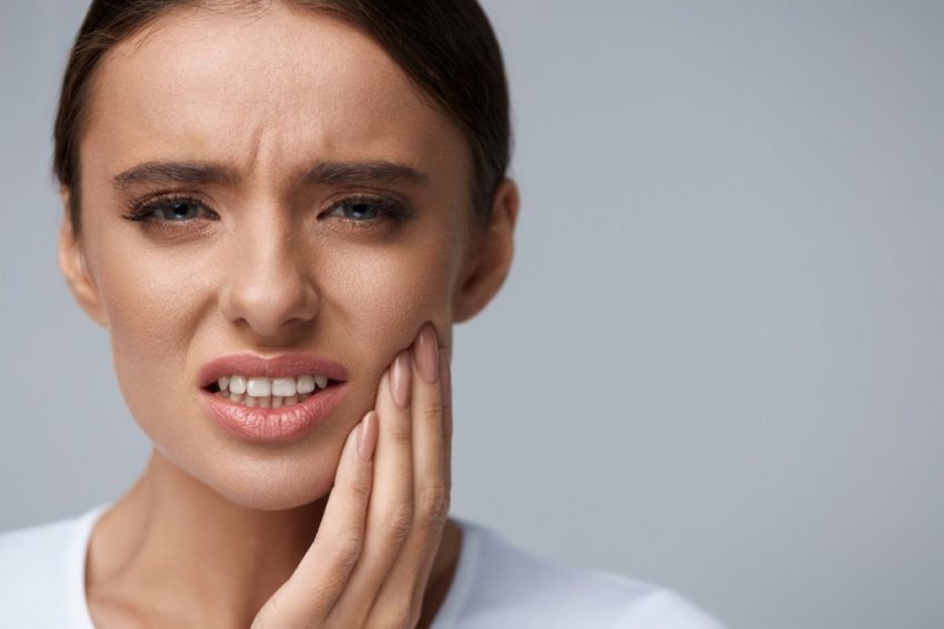 Si ta ndaloni dhimbjen e dhëmbit në pak sekonda