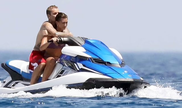 Me gruan në kufi me Shqipërinë: Justin Bieber paguan shumën marramendëse