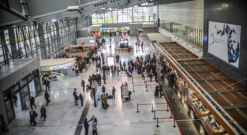 Aeroporti i Prishtinës shënon rekord, mbi 340 mijë udhëtarë gjatë muajit korrik
