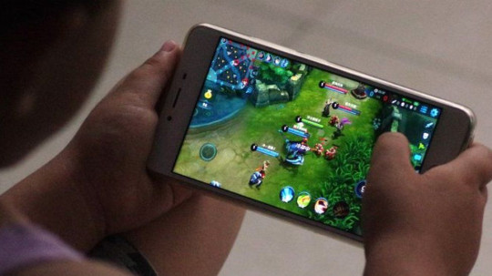 Kina ua ndalon të rinjve të luajnë video lojëra më shumë se tre orë në javë