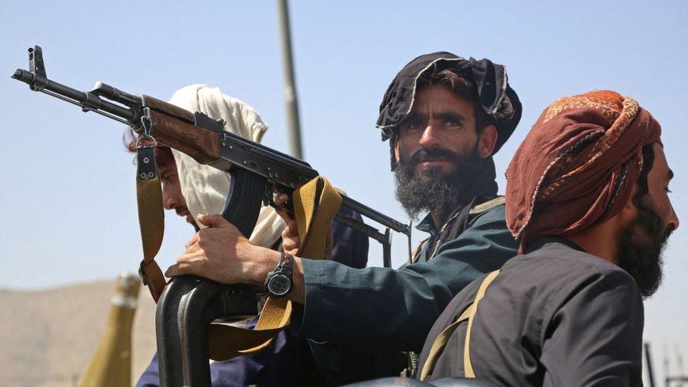 Vriten tetë luftëtarë talibanë