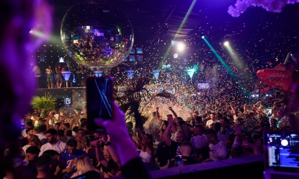 Gazeta zvicerane shkruan se si Kosova ‘e mori në qafë’ Zvicrën